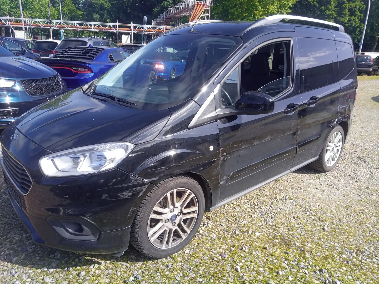Ford Tourneo Courier Titanium Schwarz - 1
