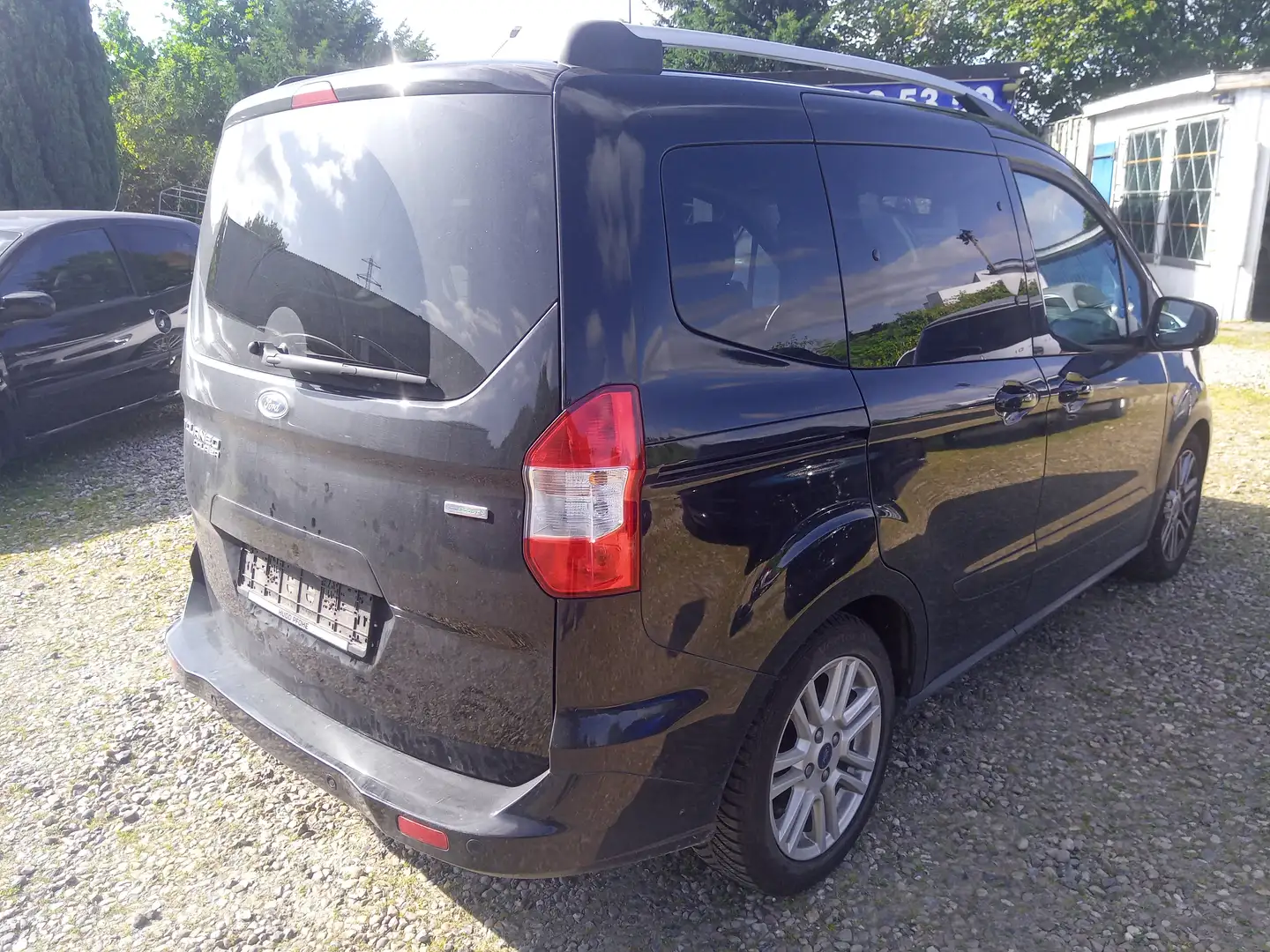 Ford Tourneo Courier Titanium Schwarz - 2
