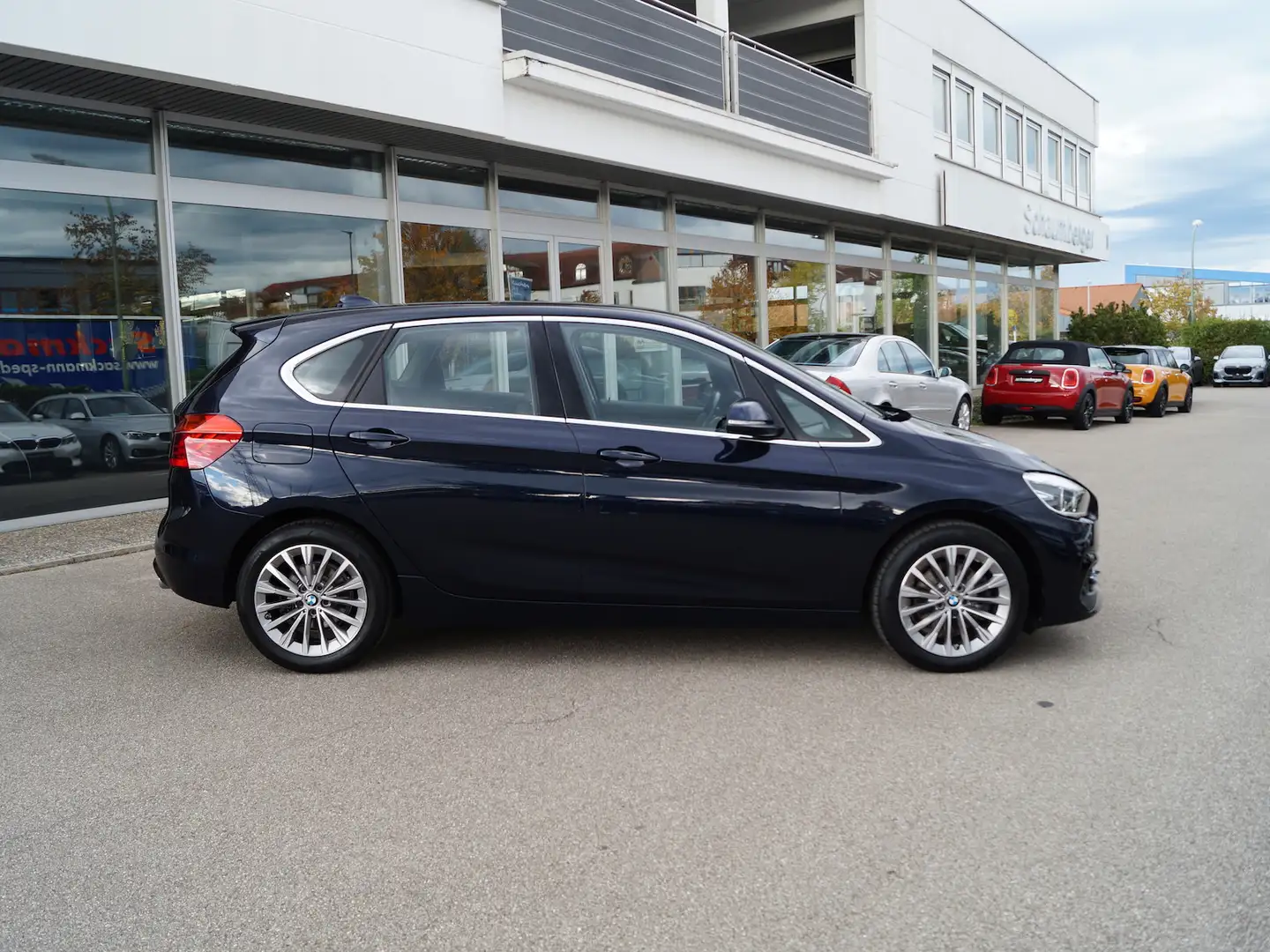 BMW 218 218d Active Tourer Luxury Line *Navi*Leder*LED Blau - 2