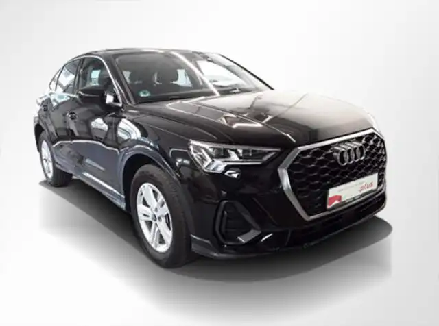 Audi Q3 view 9
