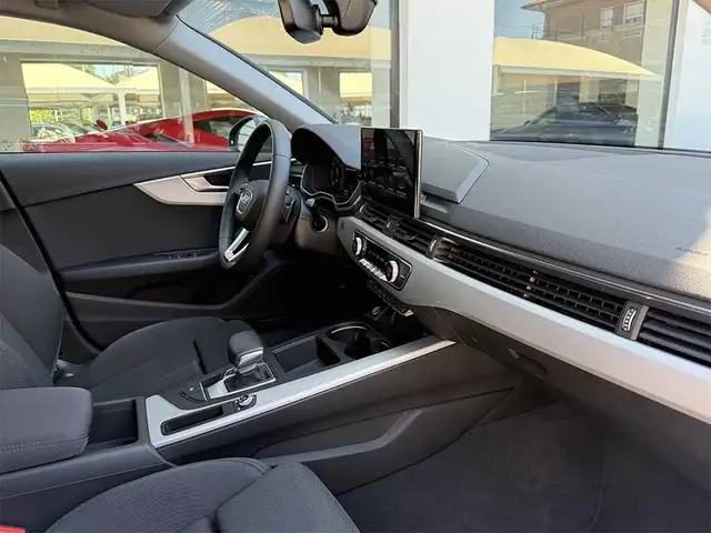 Audi A4 view 28