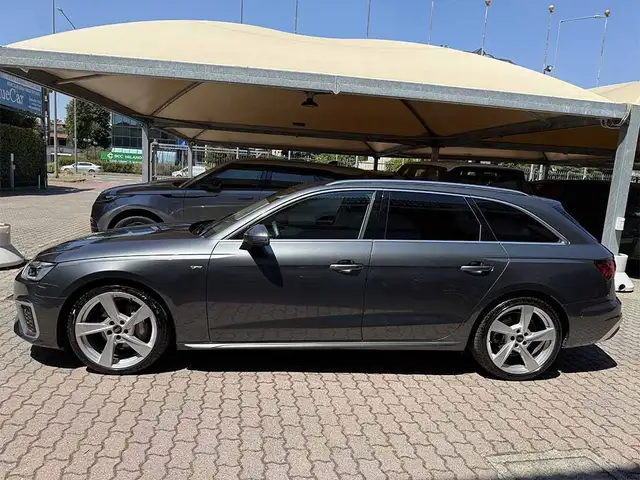 Audi A4 view 8