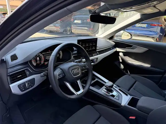 Audi A4 view 12