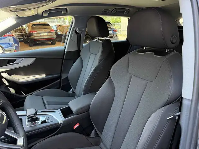 Audi A4 view 26