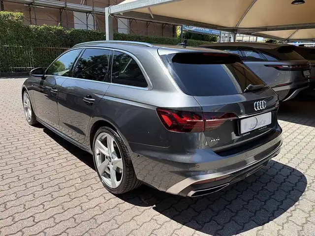 Audi A4 view 7
