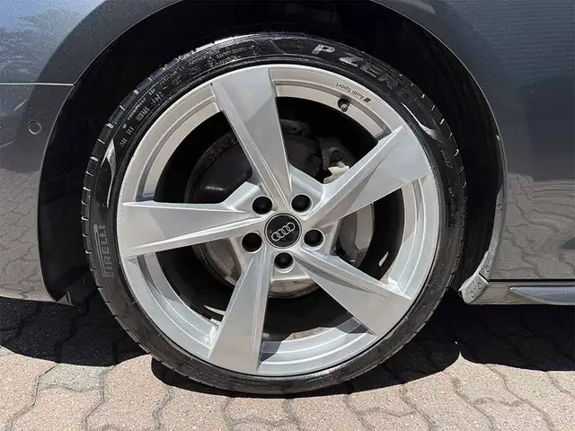 Audi A4 view 11