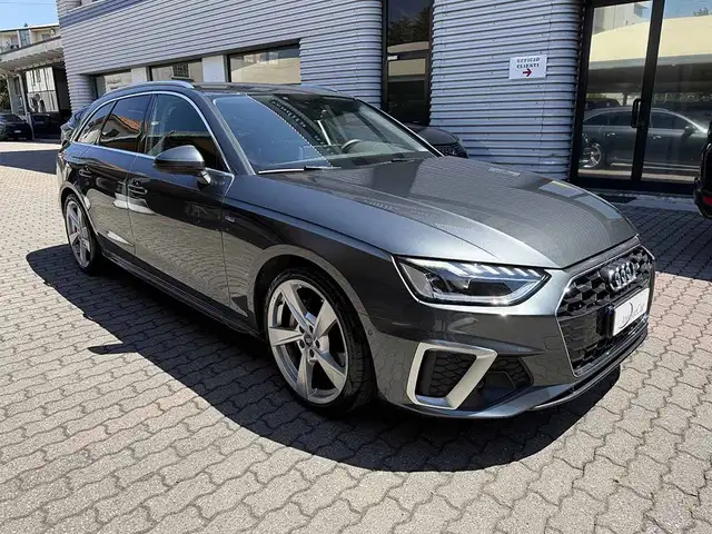 Audi A4 view 3