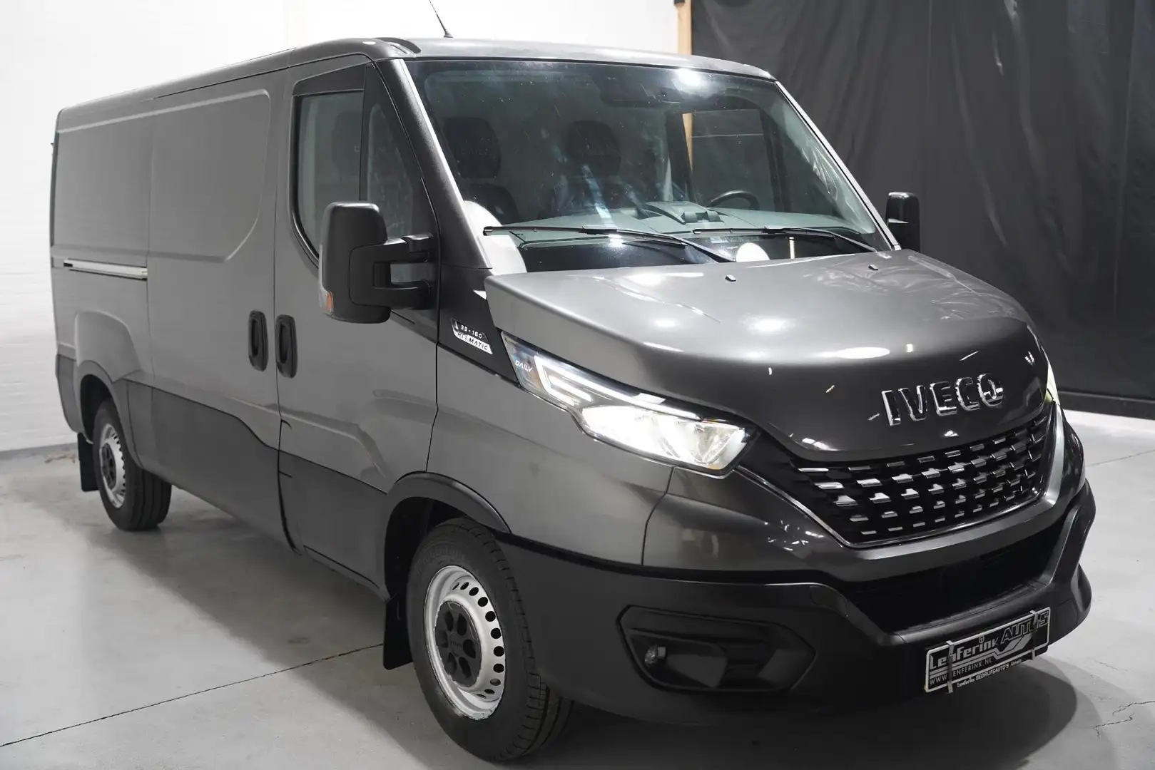 Iveco Daily 35S16 160 pk Aut. L2H1 Laag Dak, Navi, Camera Adap Gris - 2