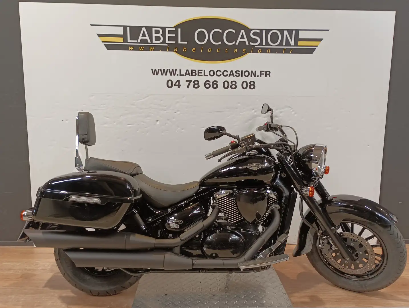 Suzuki VL 800 Noir - 1
