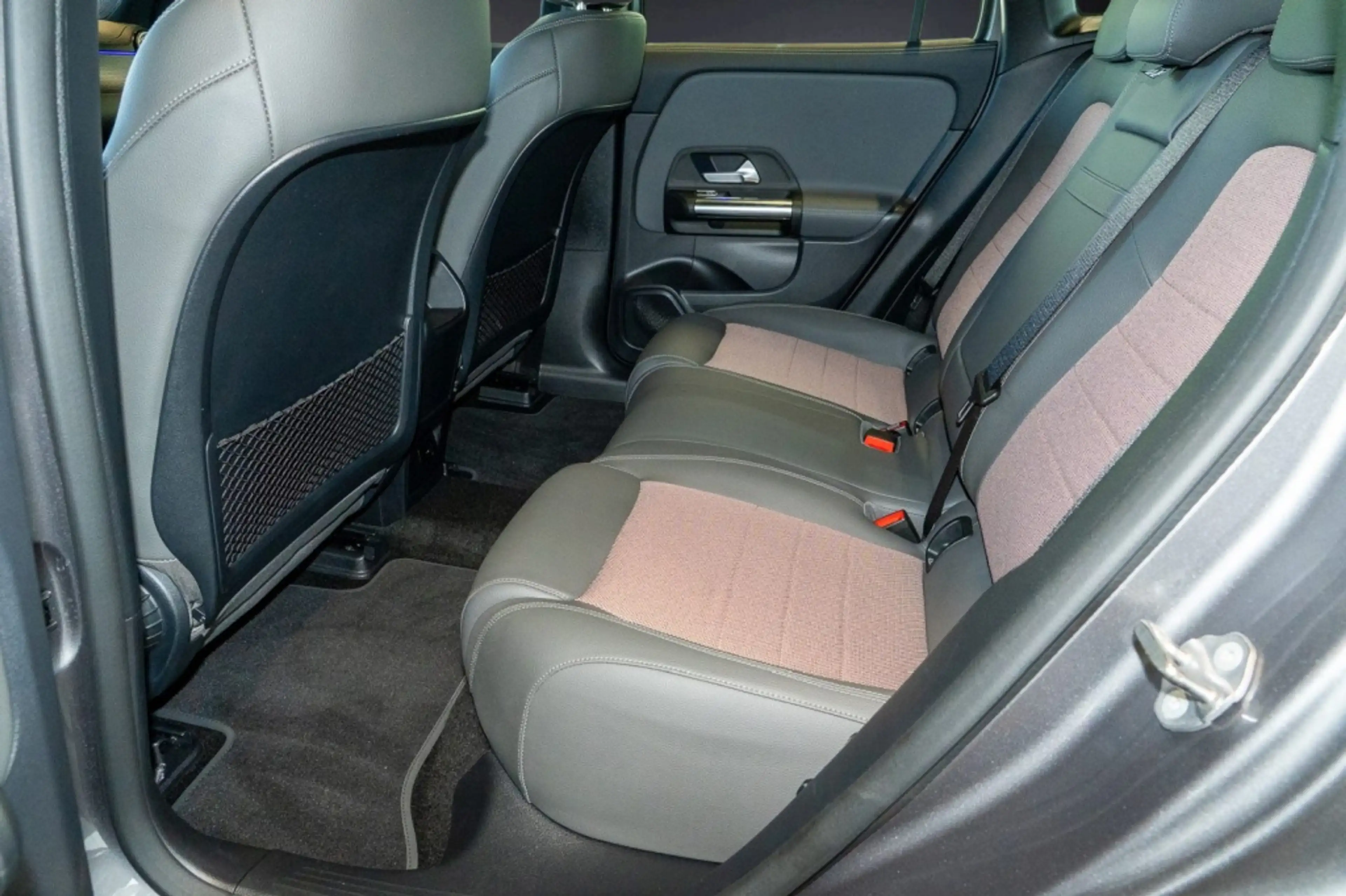 Mercedes-Benz EQA 250 + * — photo 12