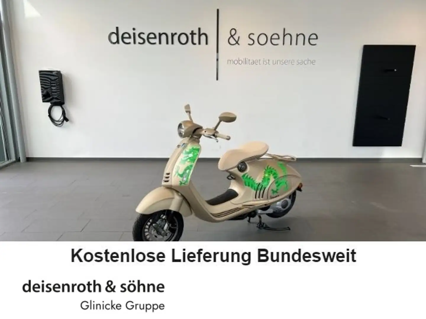 Vespa 946 ''Dragon'' 10 Anniversario Gold - 1