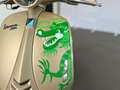 Vespa 946 ''Dragon'' 10 Anniversario Gold - thumbnail 5