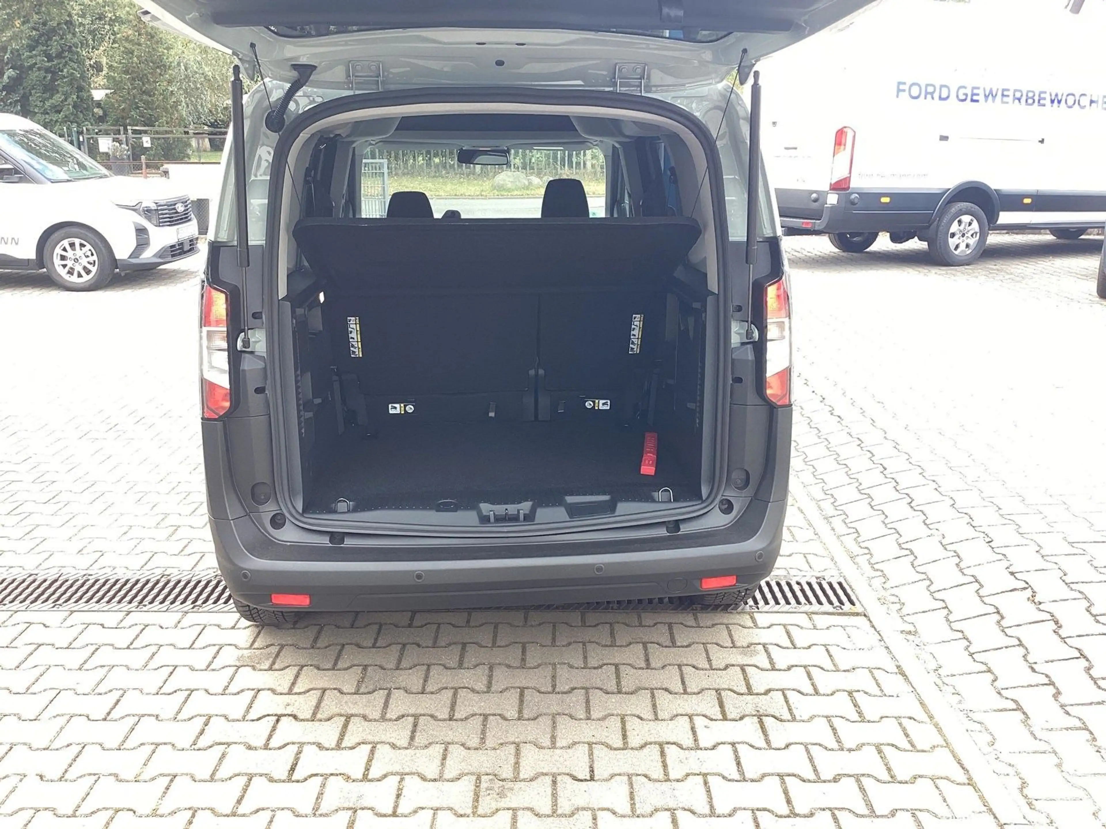 Ford Tourneo Courier Titanium*Kamera* — photo 11