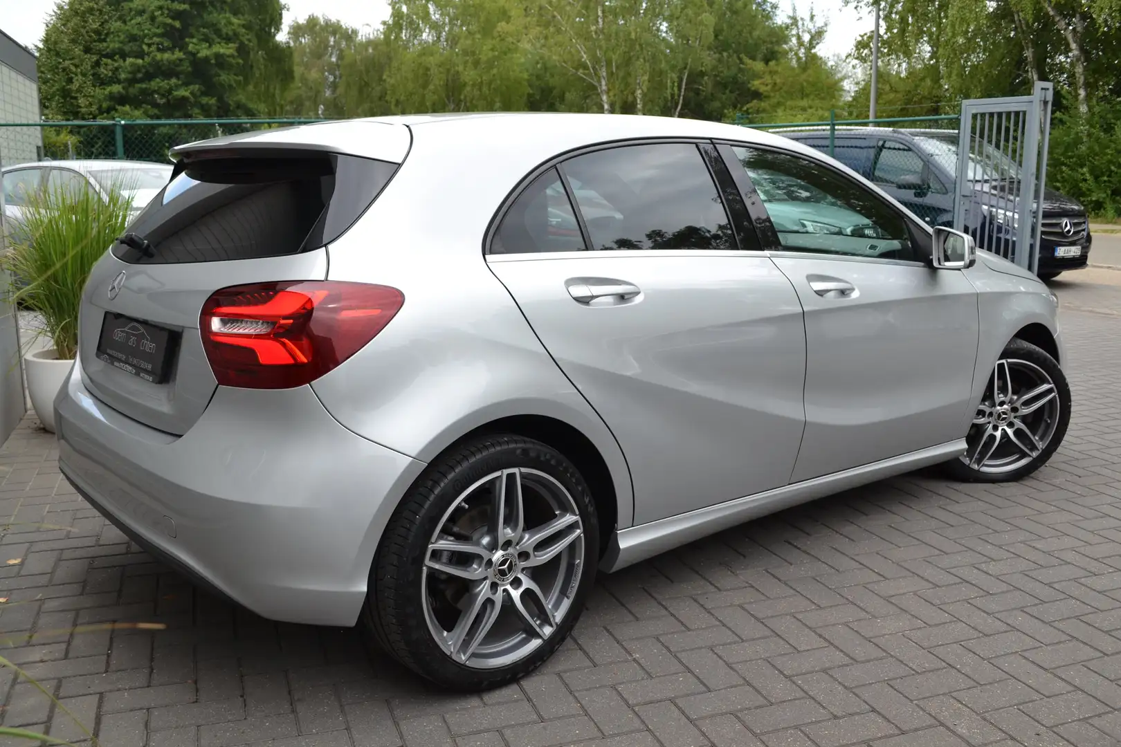 Mercedes-Benz A 160 A 160 d AMG look Plateado - 2