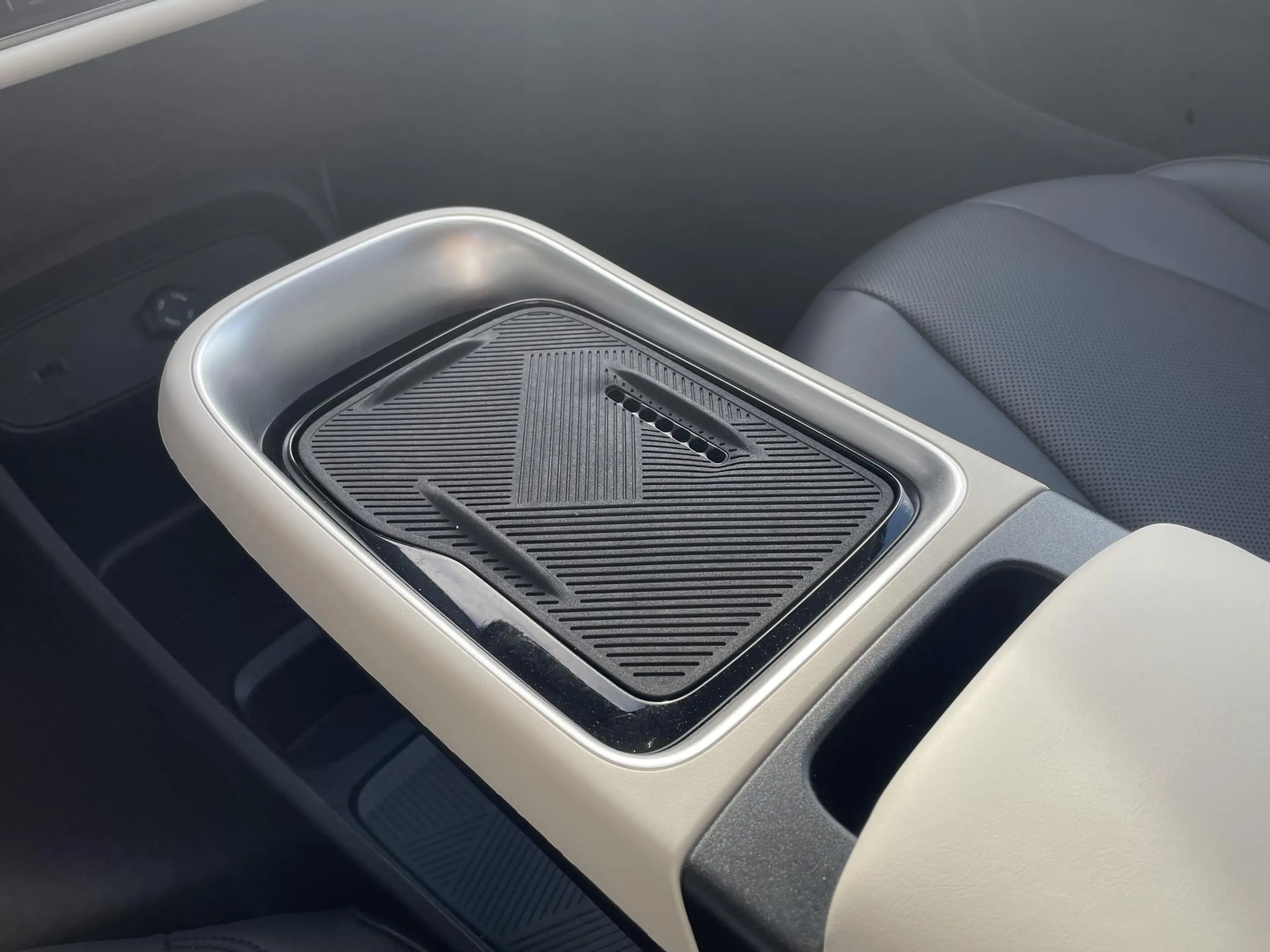 Dongfeng Box Launch Edition 42 kWh Led-koplampen | Adaptieve cr — photo 15