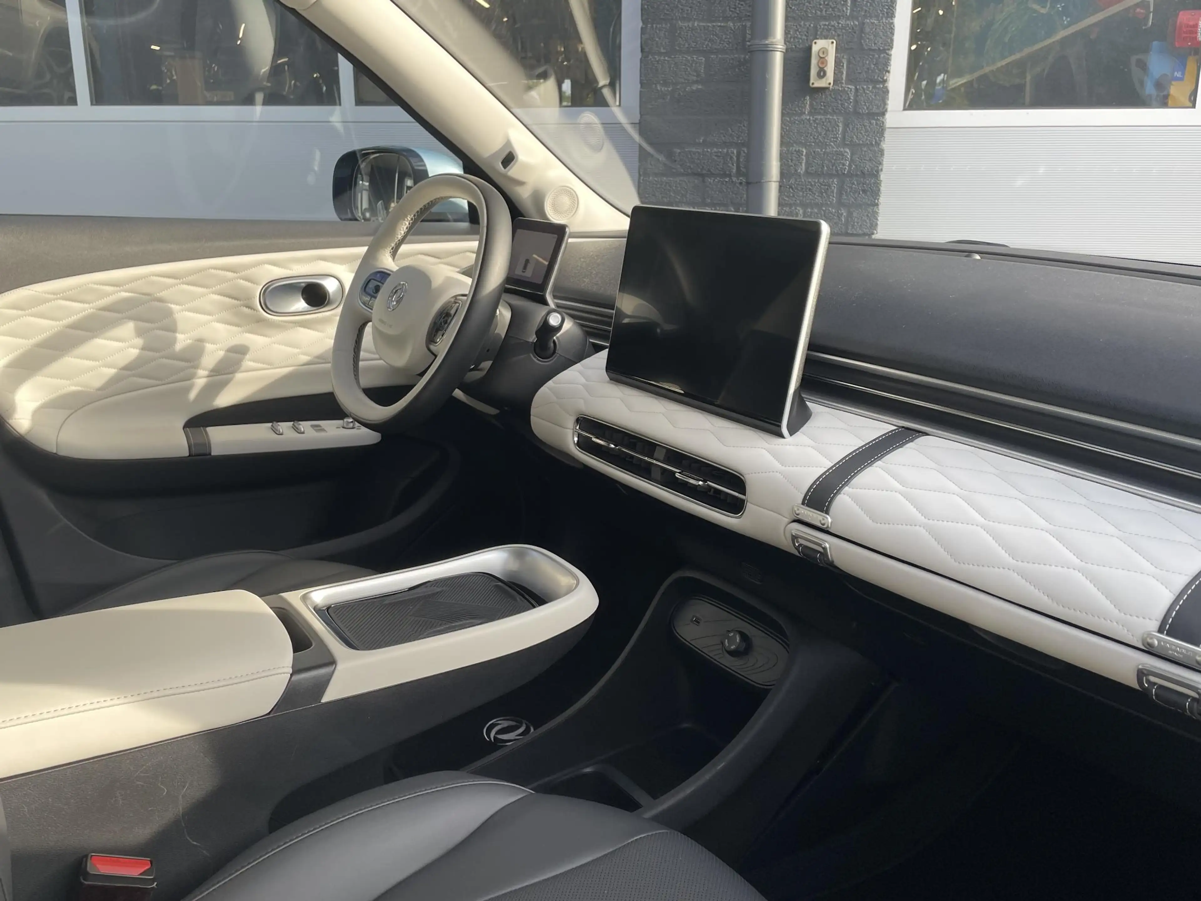 Dongfeng Box Launch Edition 42 kWh Led-koplampen | Adaptieve cr — photo 3