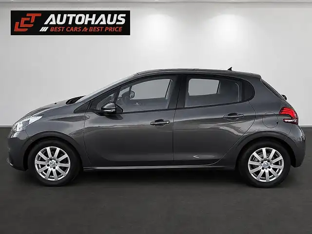 Peugeot 208 view 2