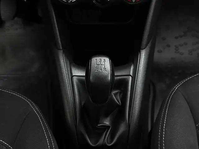 Peugeot 208 view 13