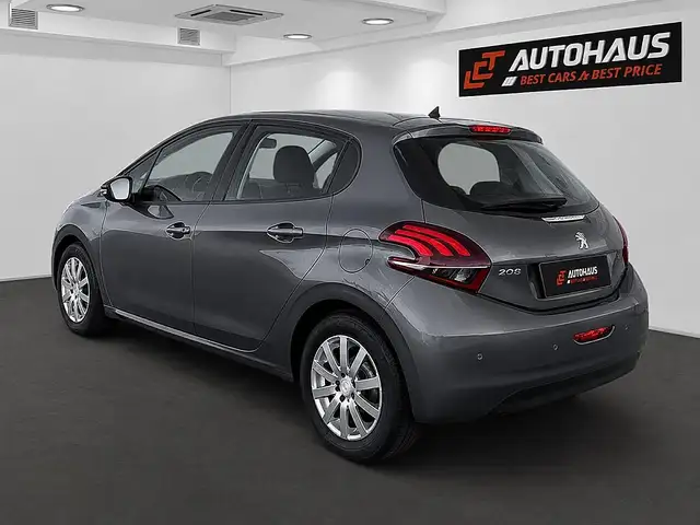 Peugeot 208 view 3