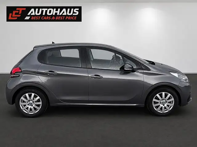 Peugeot 208 view 5