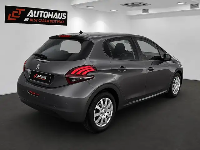Peugeot 208 view 6