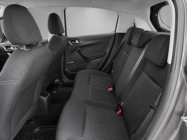 Peugeot 208 view 11