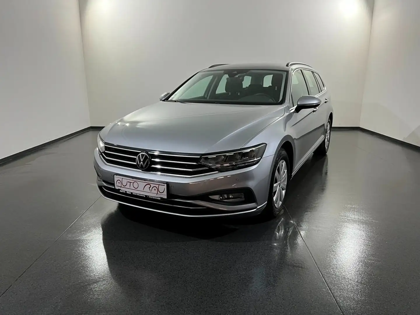 Volkswagen Passat Variant 2.0 TDI SCR Business DSG *LED*ACC*NAVI* Silber - 2