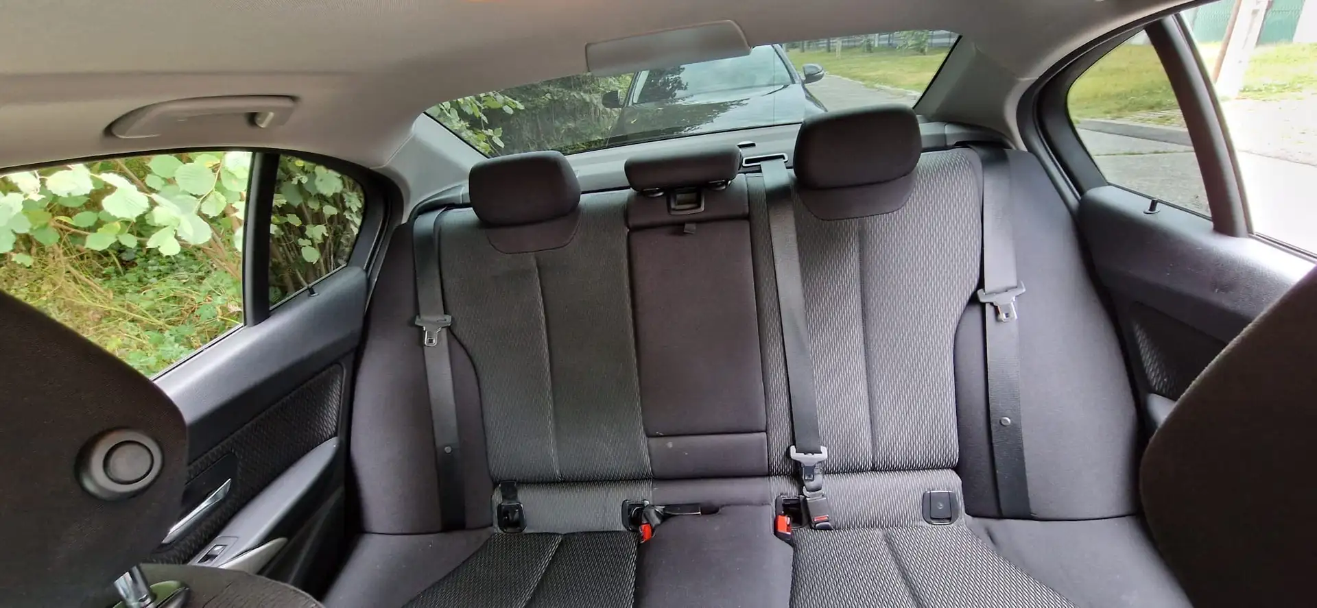BMW 116 BMW 3 das Auto hat gute Ausstattung - 2