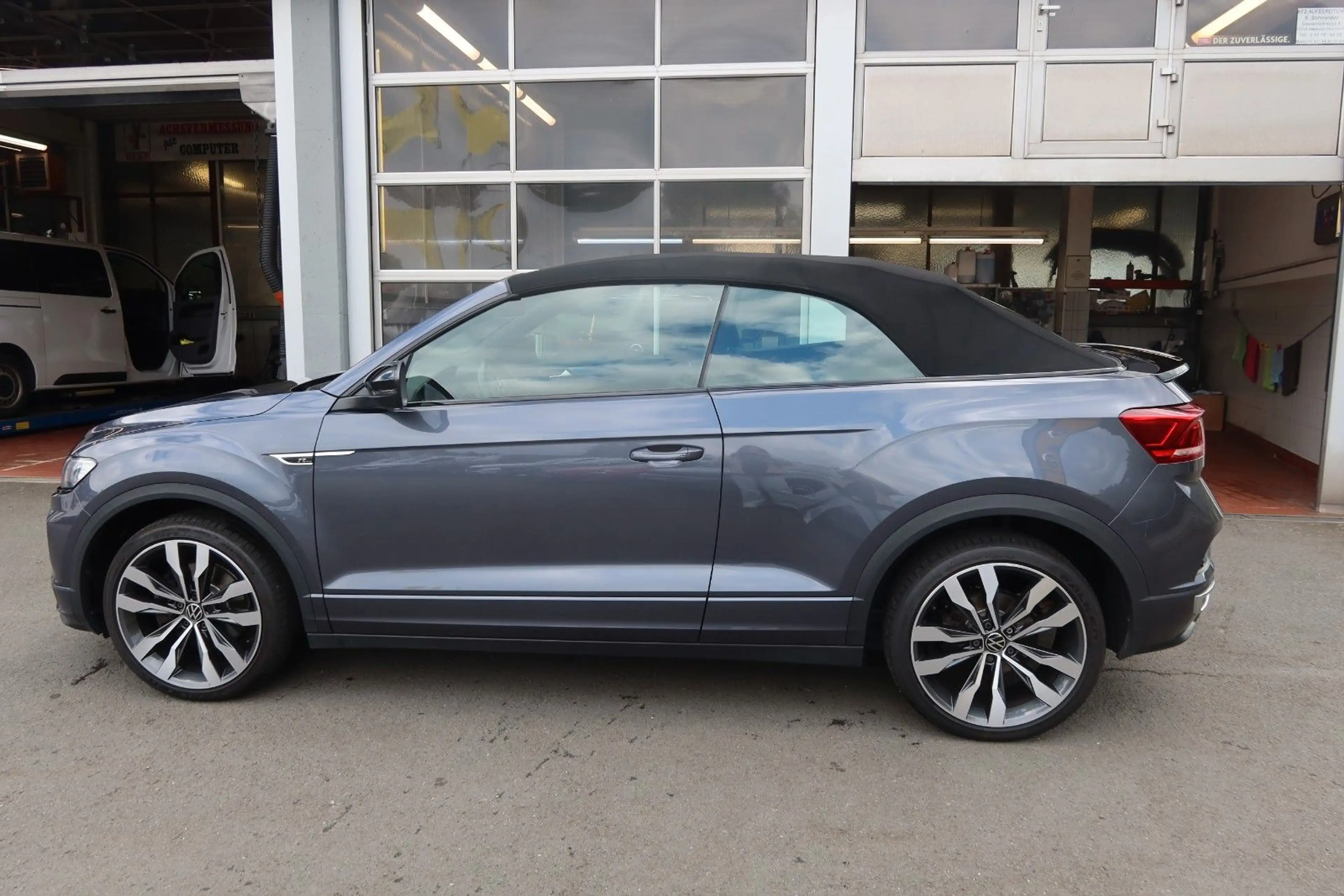 Volkswagen T-Roc — photo 11