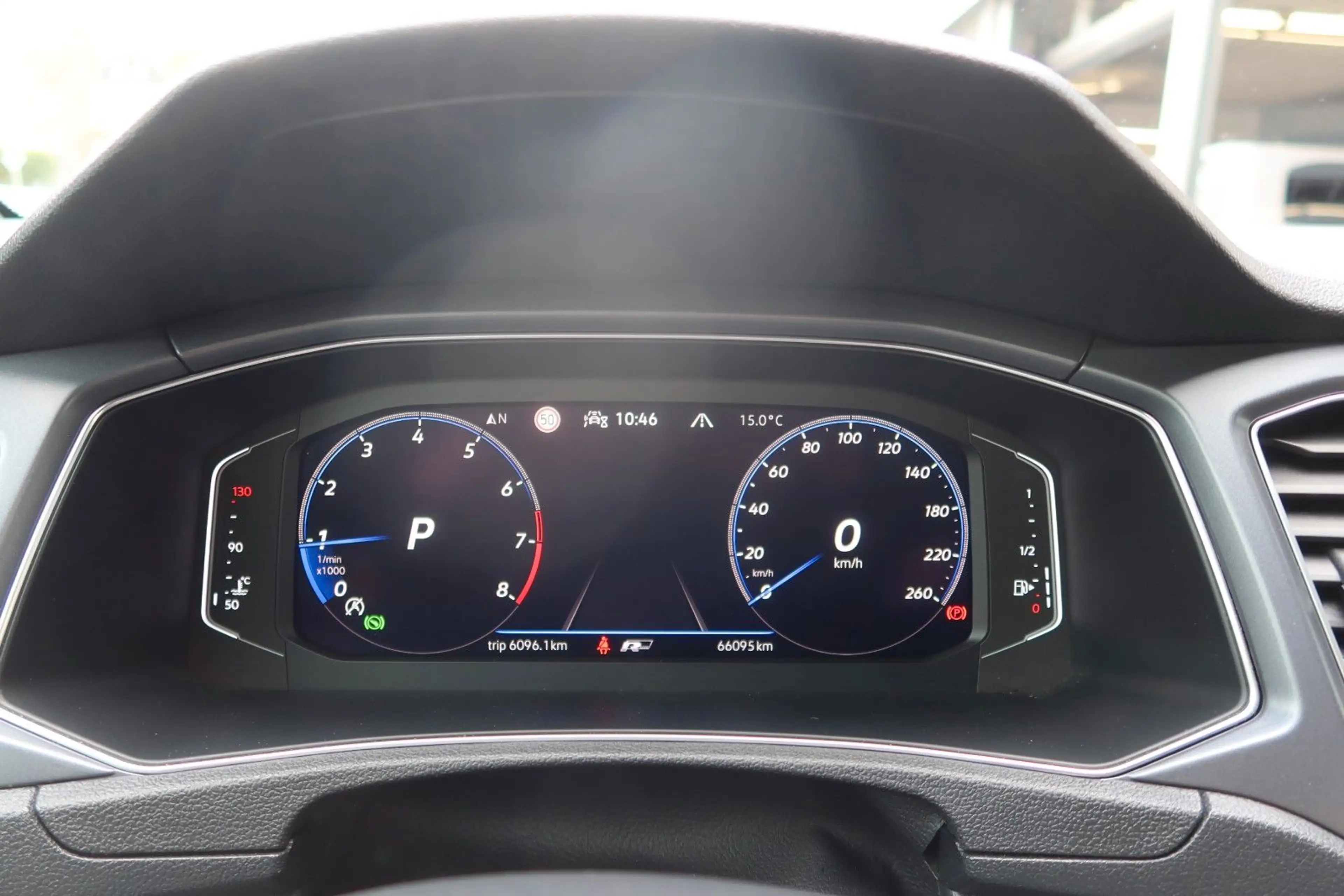 Volkswagen T-Roc — photo 14
