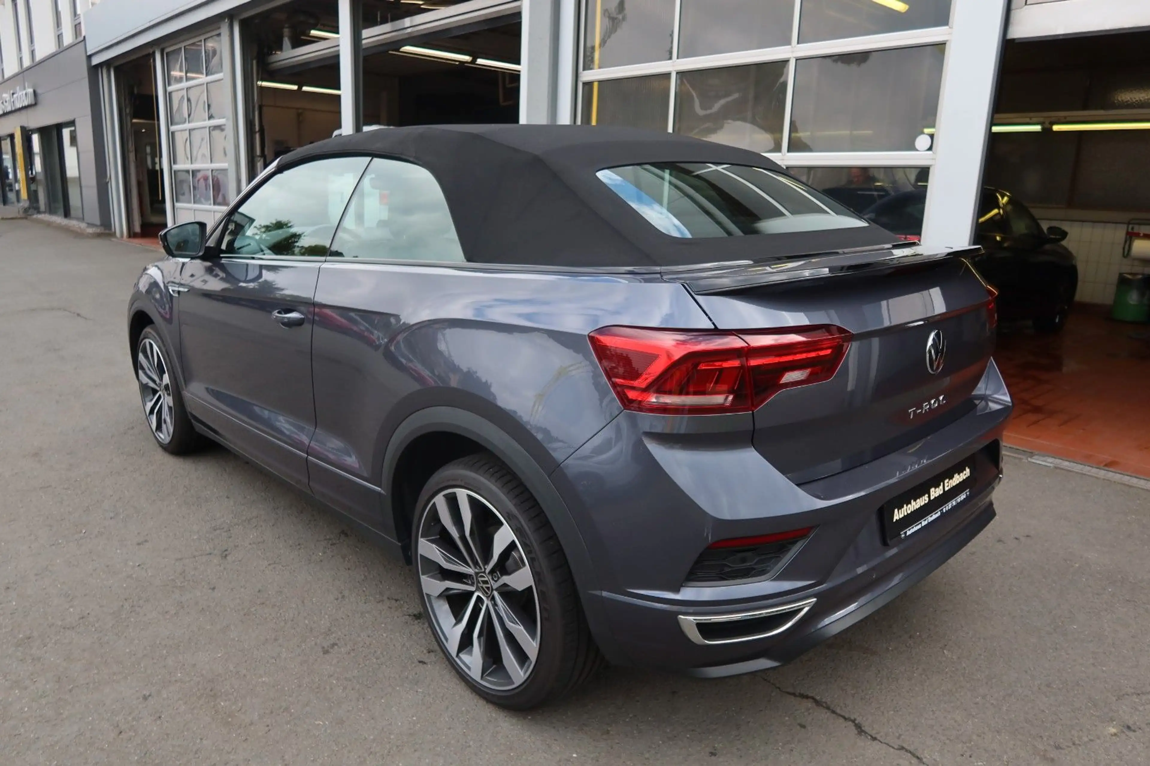Volkswagen T-Roc — photo 10