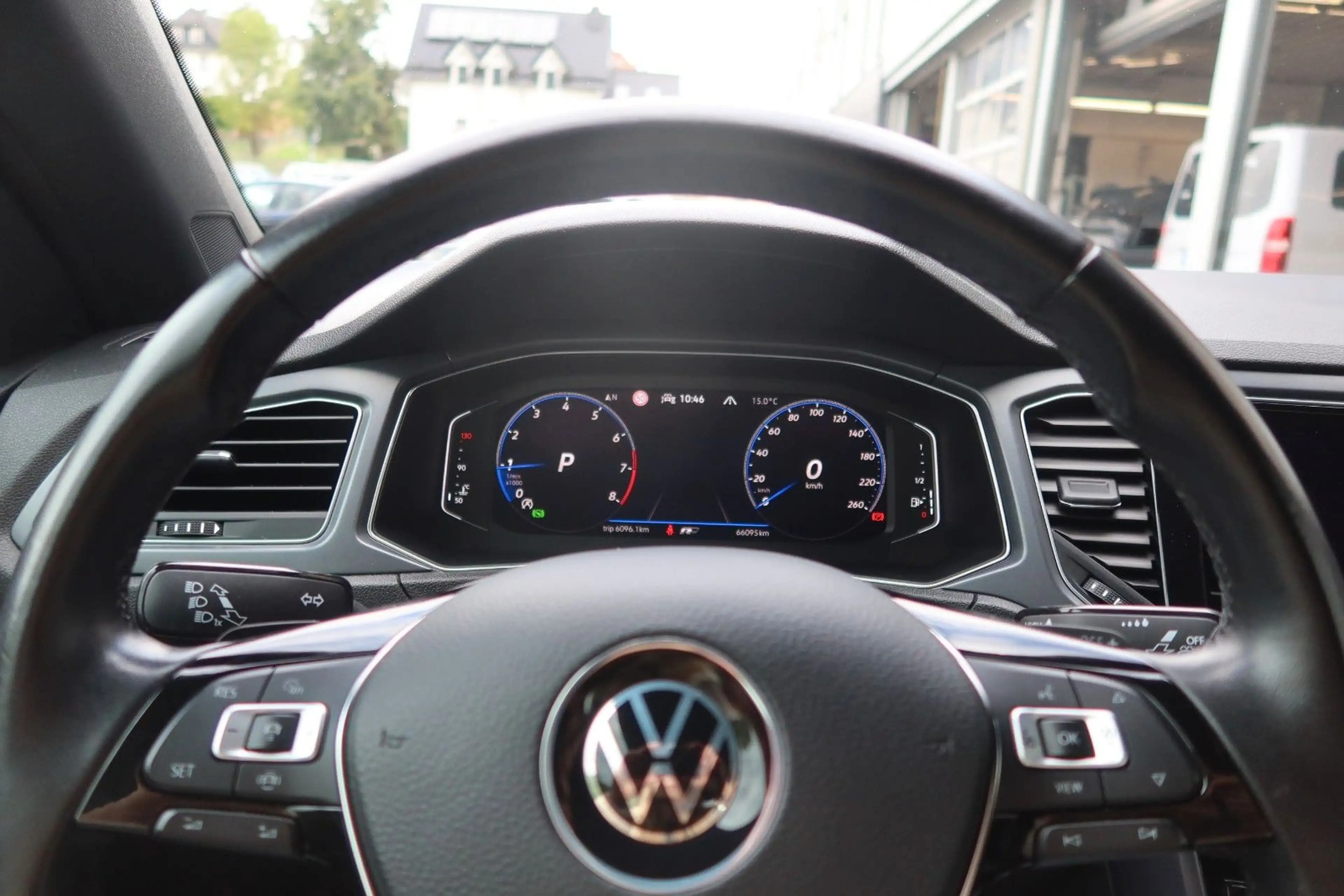 Volkswagen T-Roc — photo 15