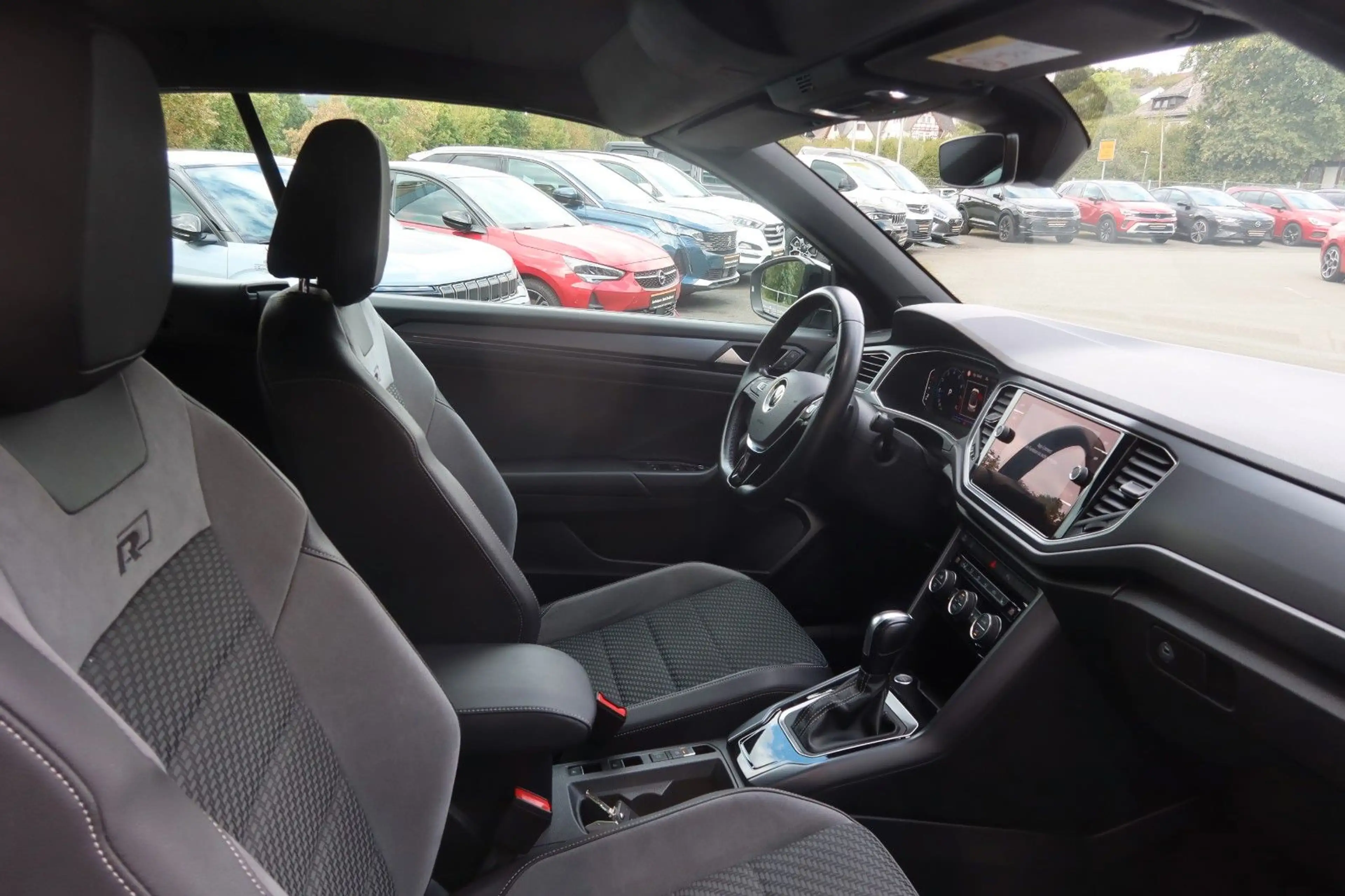 Volkswagen T-Roc — photo 5