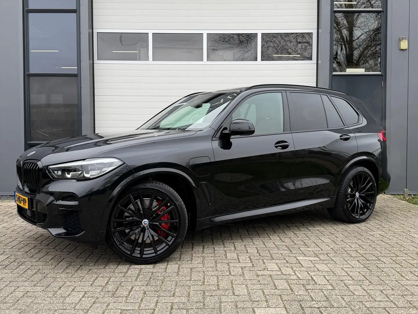 BMW X5 (g05) xDrive45e 394pk Aut Schwarz - 1