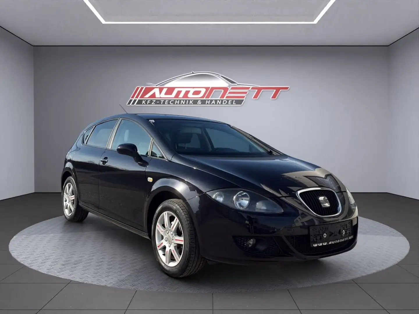 SEAT Leon Reference Schwarz - 1