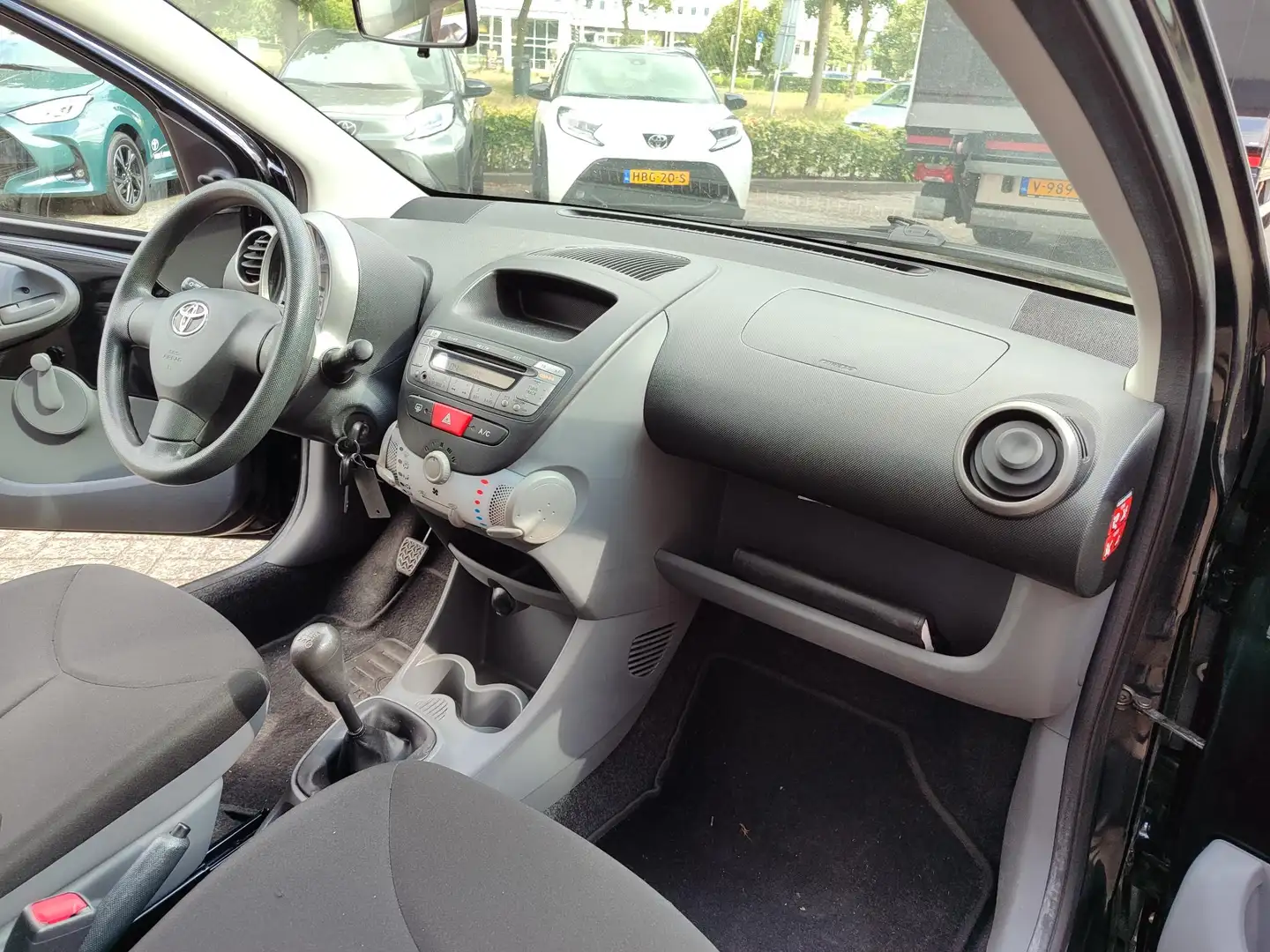 Toyota Aygo 1.0-12V COOL AIRCO 5-DRS RADIO/CD NL-AUTO AUX Schwarz - 2
