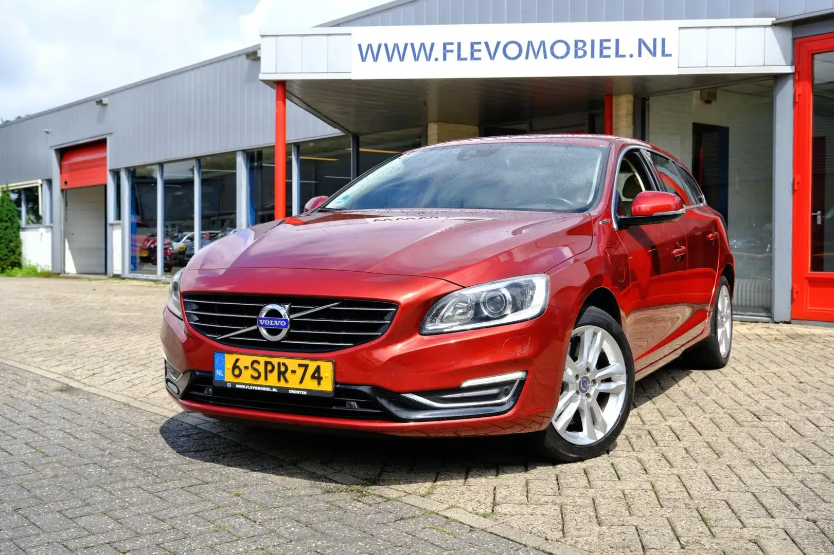 Volvo V60 2.4 D6 AWD Plug-In Hybrid Summum Aut. Navi|Leder|L Rood - 1