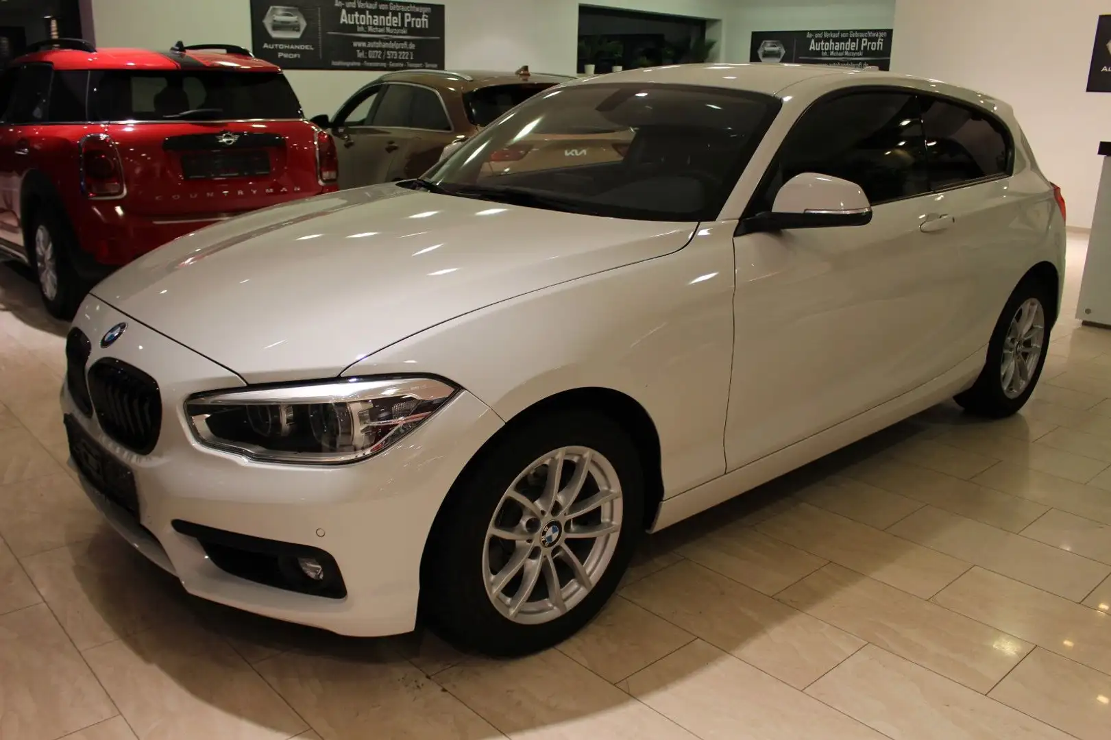 BMW 118 i Lim. 3-trg.  Advantage AUTO NAVI LED TOP Wit - 1