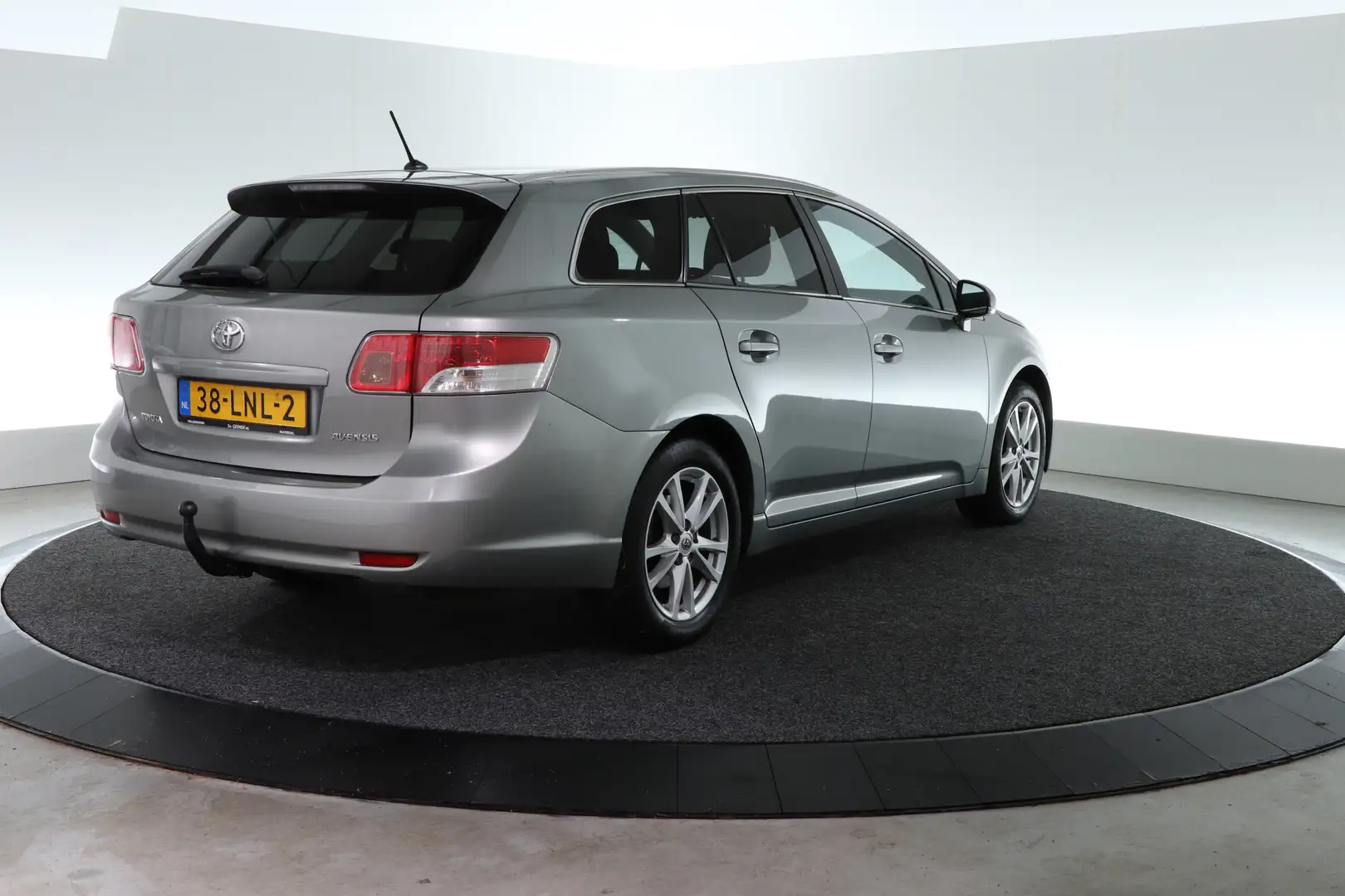 Toyota Avensis Wagon 1.8 VVTi Business | TREKHAAK | CAMERA | NAVI Grijs - 2