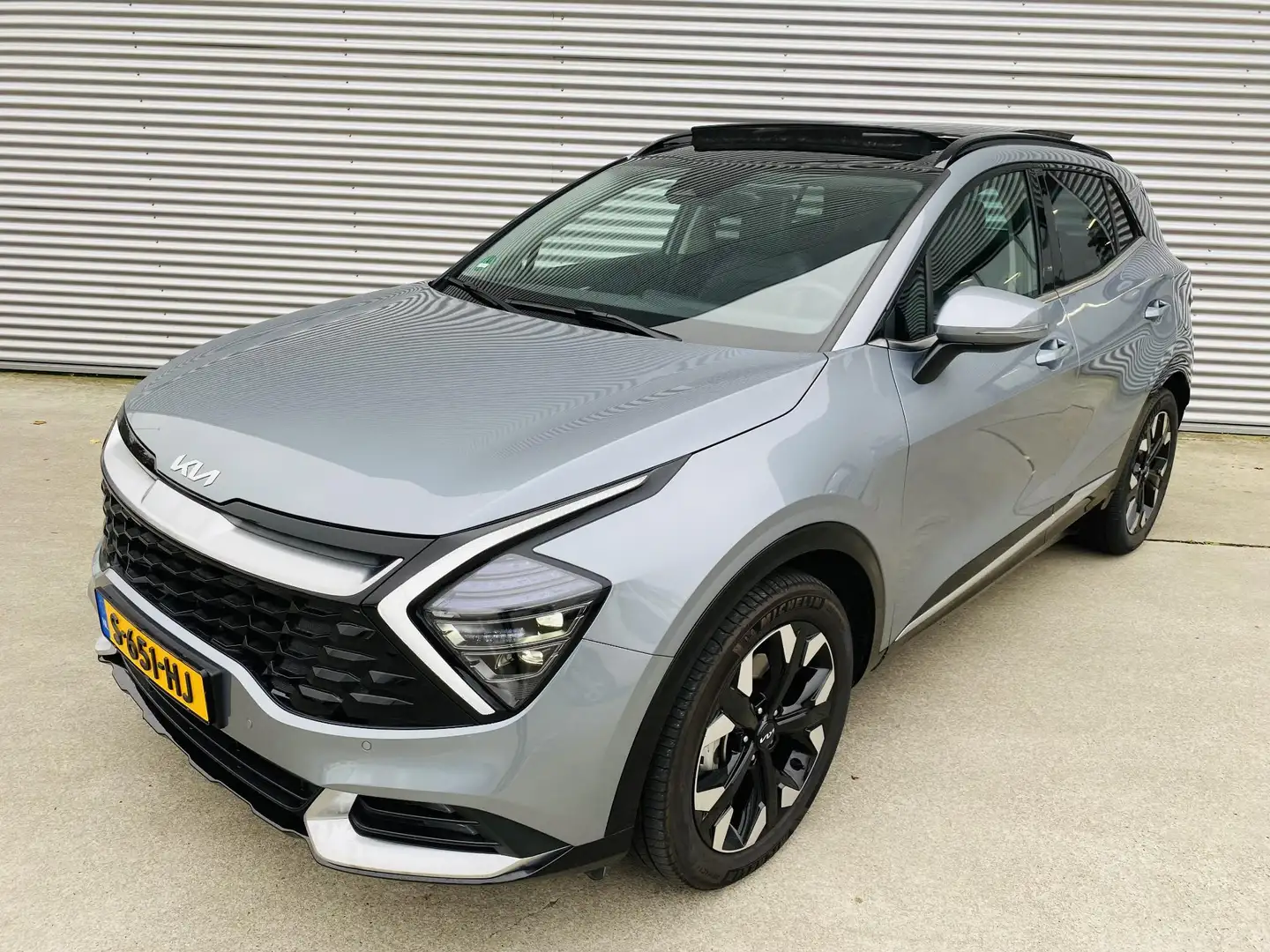 Kia Sportage 1.6 T-GDi Plug-in Hybrid AWD DynamicPlusLine Grijs - 2