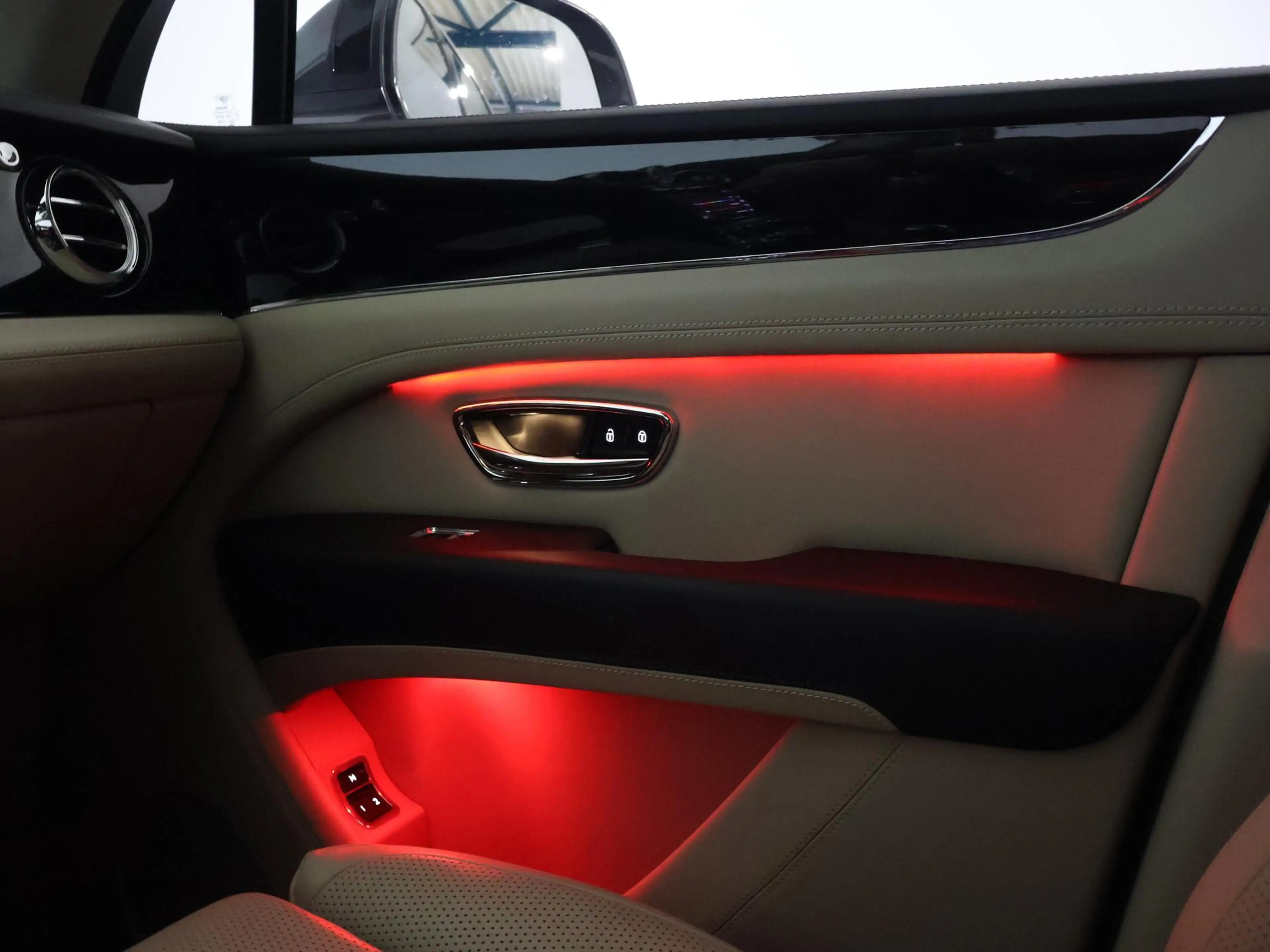 Bentley Bentayga 4.0 V8 550 PK 1e EIGENAAR *30.095 KM* + TOURING PA — photo 24