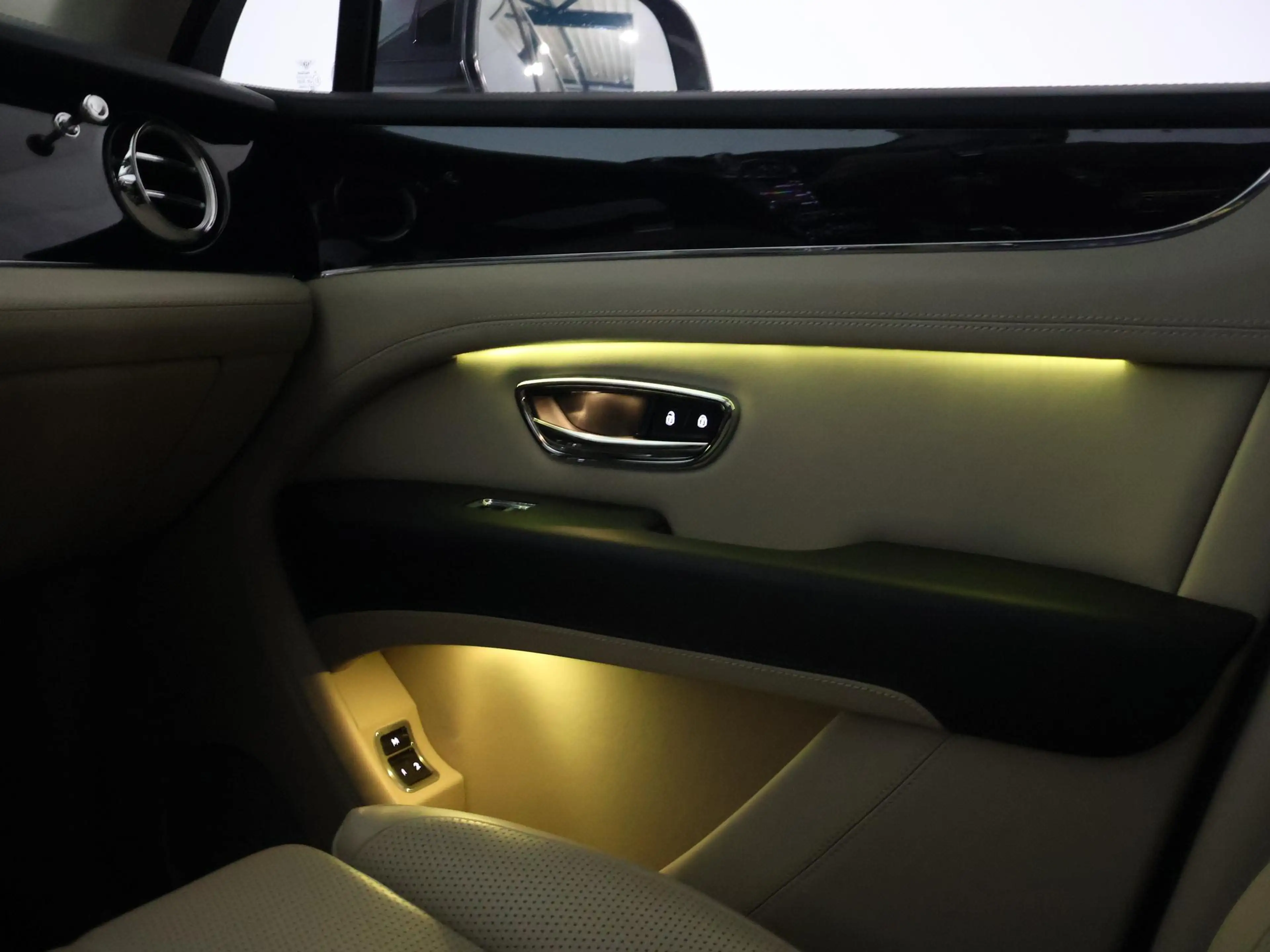 Bentley Bentayga 4.0 V8 550 PK 1e EIGENAAR *30.095 KM* + TOURING PA — photo 21