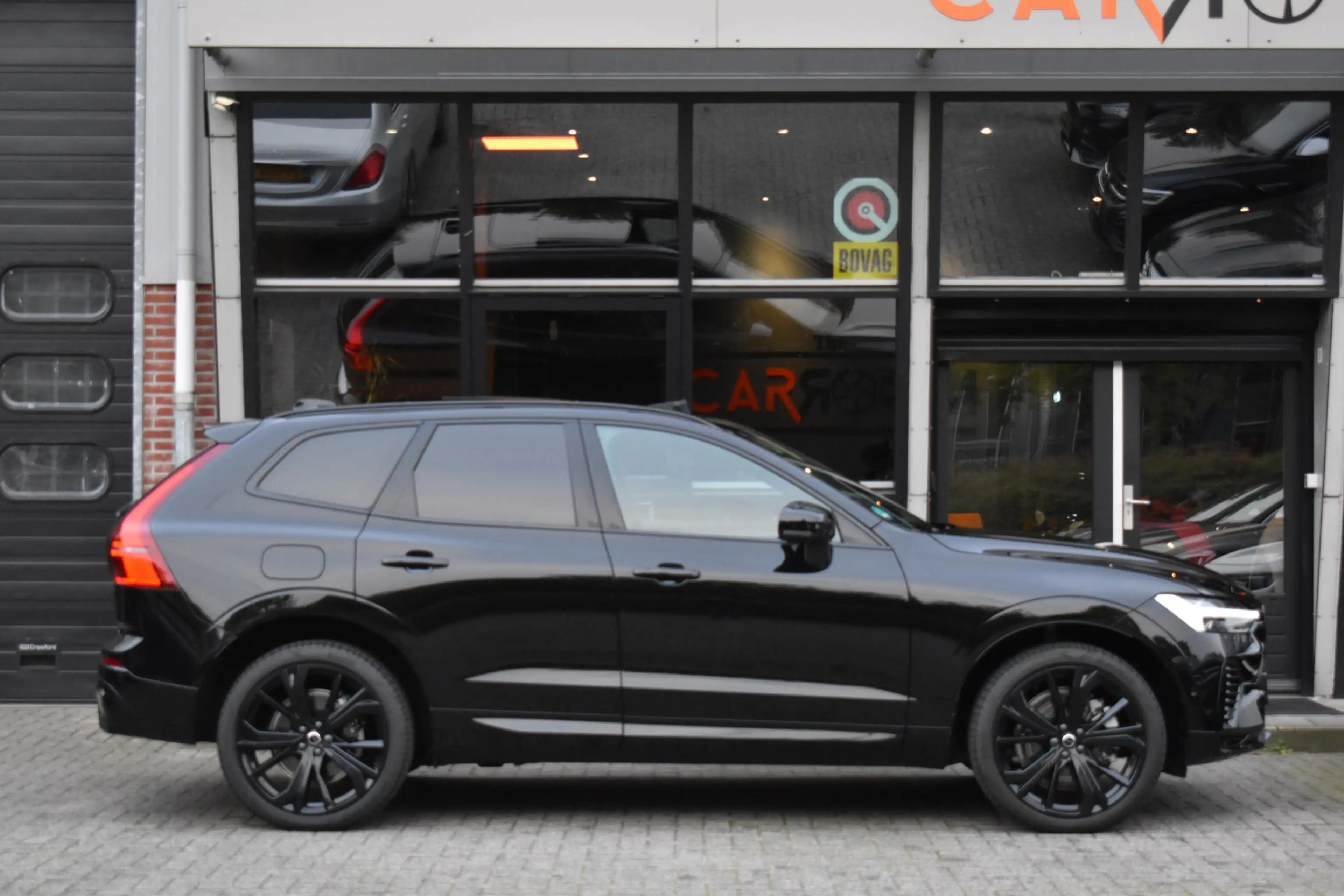 Volvo XC60 2.0 T8 Plug-in-hybrid AWD Ultra Black Edition Face — photo 9