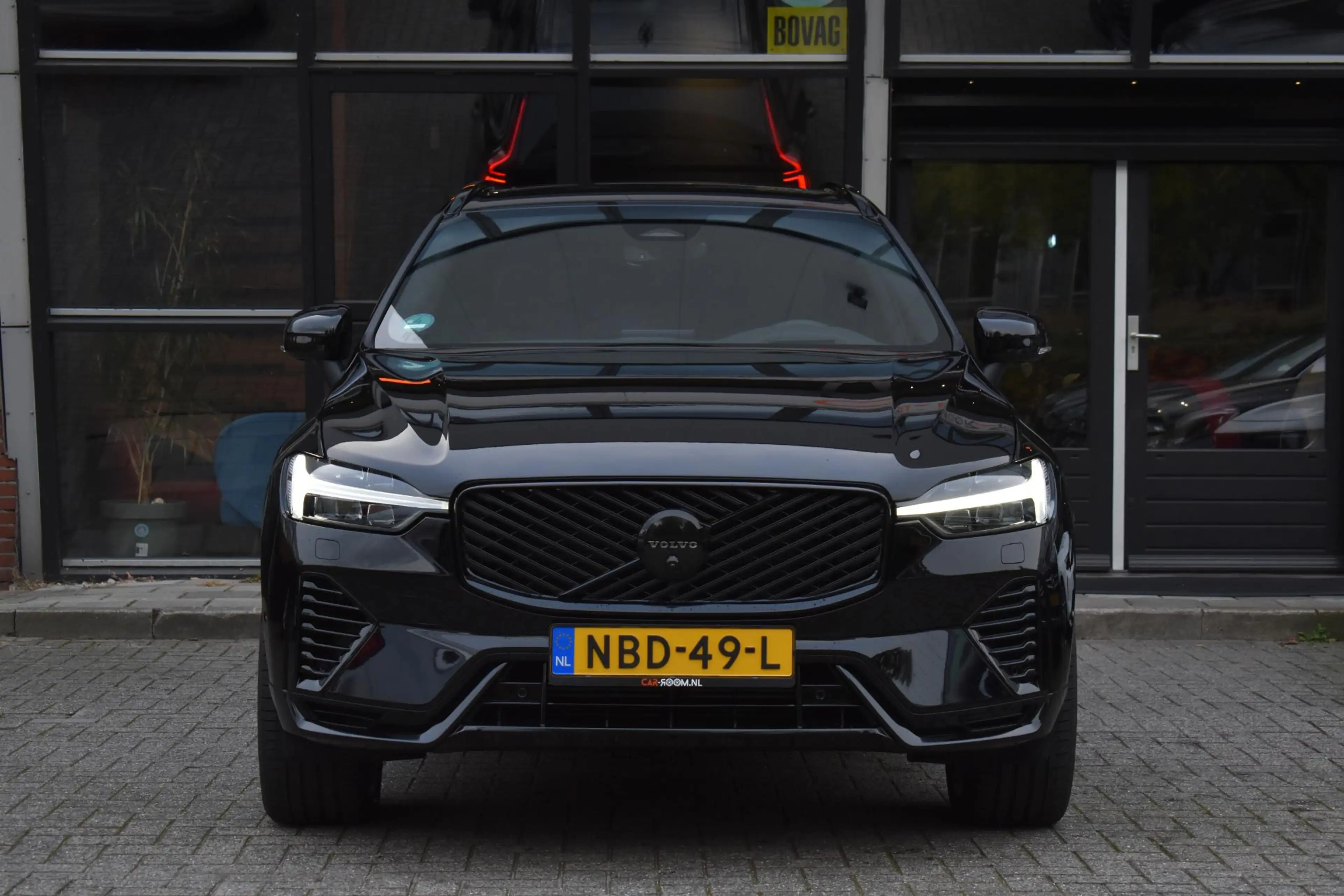 Volvo XC60 2.0 T8 Plug-in-hybrid AWD Ultra Black Edition Face — photo 3