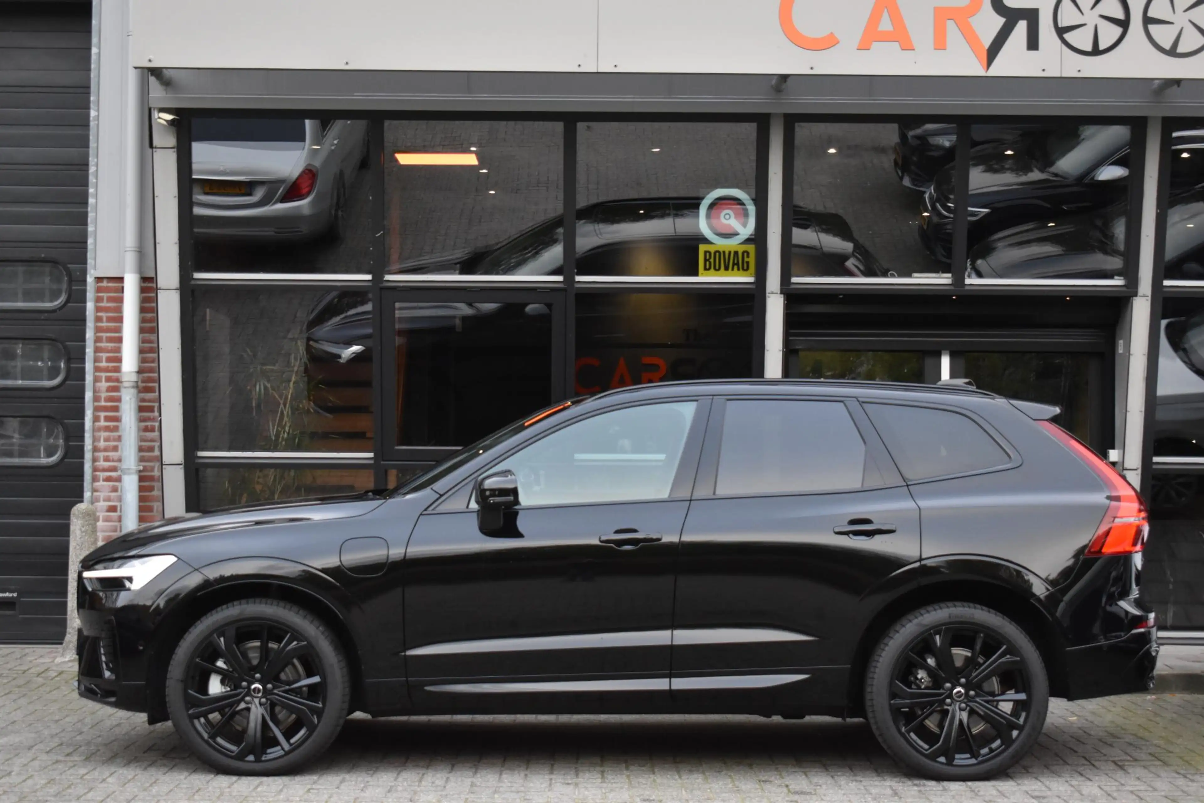 Volvo XC60 2.0 T8 Plug-in-hybrid AWD Ultra Black Edition Face — photo 5