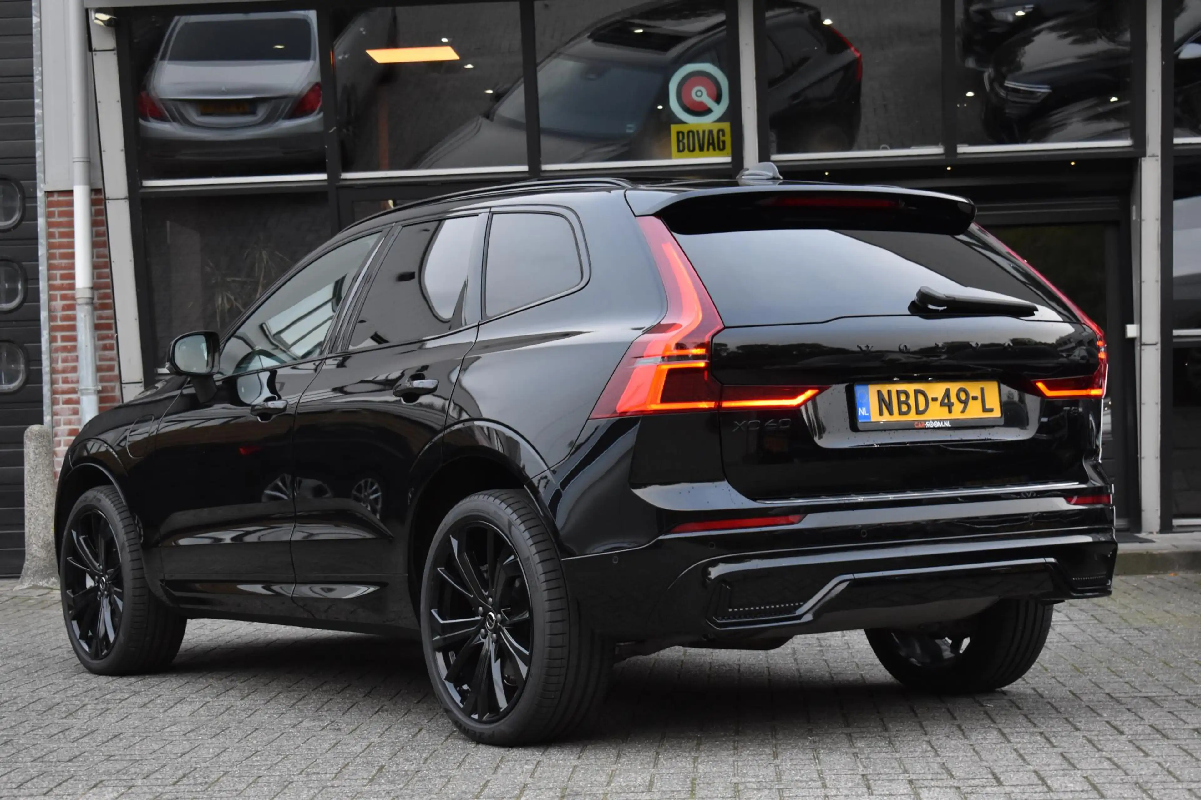 Volvo XC60 2.0 T8 Plug-in-hybrid AWD Ultra Black Edition Face — photo 6