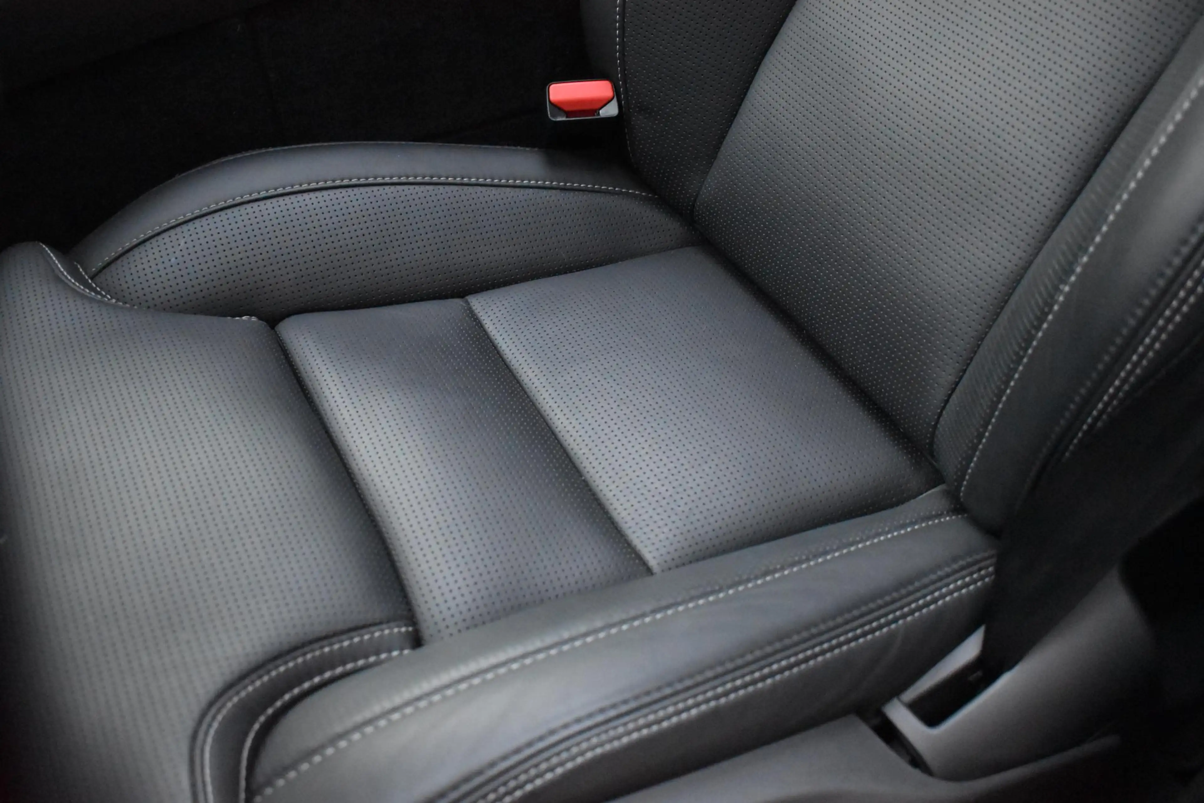 Volvo XC60 2.0 T8 Plug-in-hybrid AWD Ultra Black Edition Face — photo 14