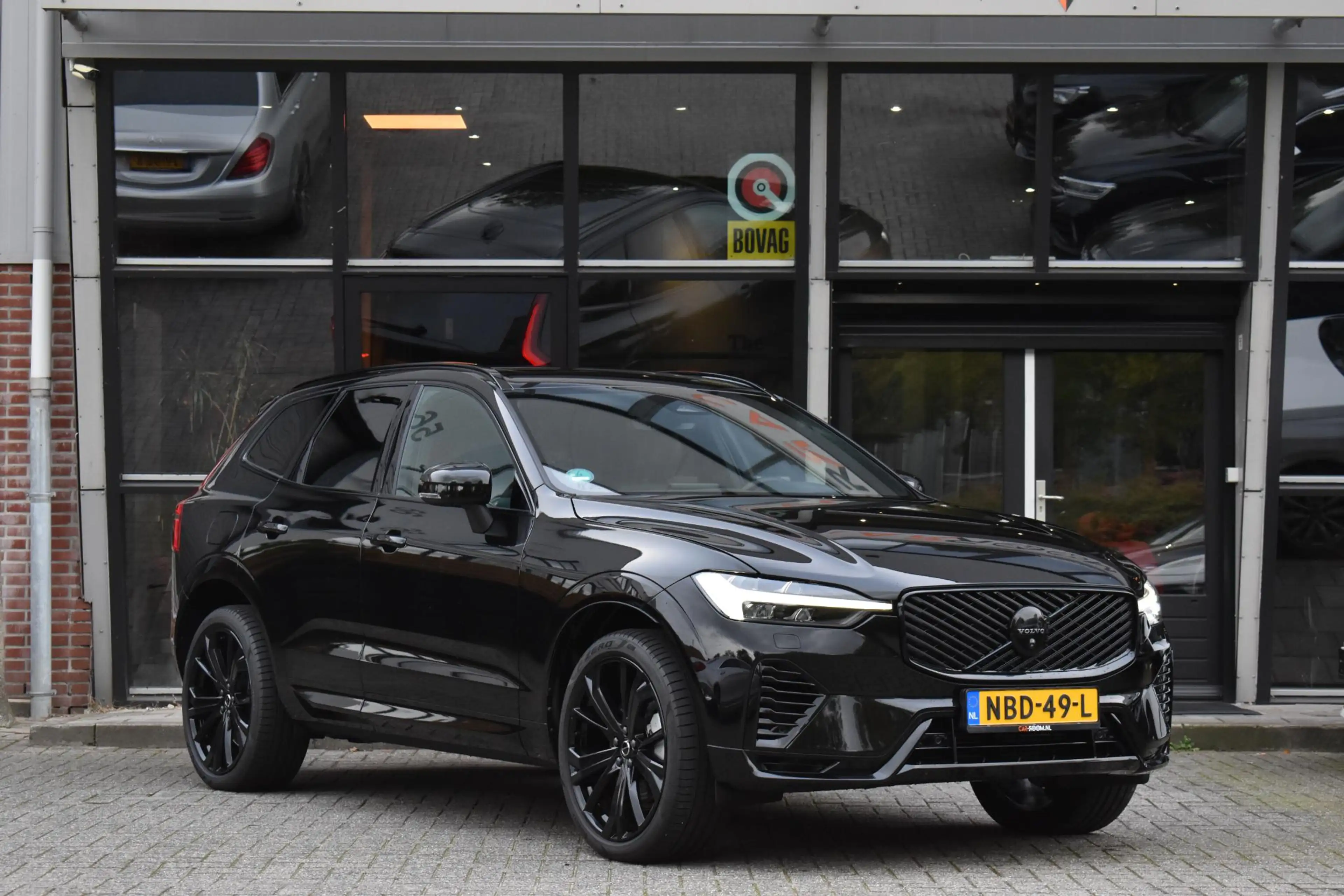 Volvo XC60 2.0 T8 Plug-in-hybrid AWD Ultra Black Edition Face — photo 2