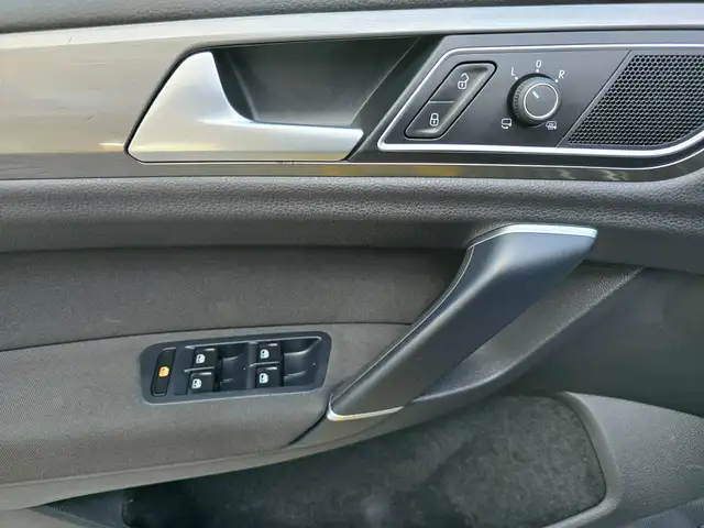 Volkswagen Golf Sportsvan view 15