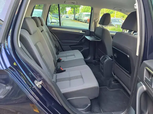 Volkswagen Golf Sportsvan view 10